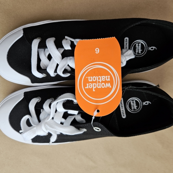 Shoe's size 6 boys nwt - Picture 2 of 9